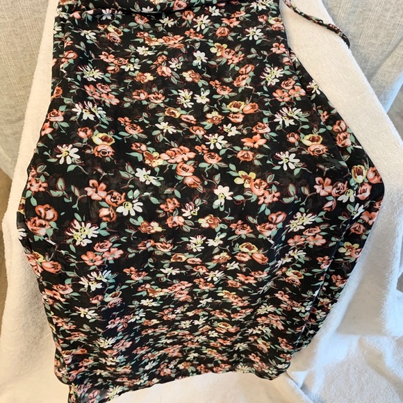 CHARLOTTE RUSSE Sheer Bottom Floral Pants - Picture 4 of 6
